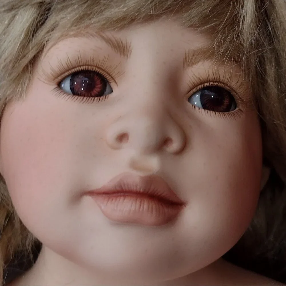 Heidi Plusczak 1998 Puppe 91/1500 Porcelain Doll Blonde Hair Brown Eyes 22